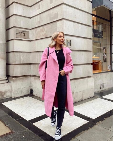 Pink Coat Winter Outfit, Long Pink Coat Outfit, Pink Long Coat Outfit, Pink Jacket Outfit Winter, Pink Coat Street Style, Pink Trench Coat Outfit, Pink Coat Outfit Winter, Pink Coat Outfit, Long Coat Outfit