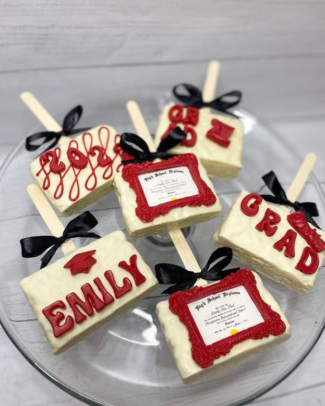 Rice Crispy Treats Designs, Rice Krispie Treats Graduation, Grad Treats, Graduation Rice Krispie Treats Ideas, Graduation Chocolate Covered Oreos, Graduation Chocolate Ideas, Prom Treats, Graduation Rice Krispie Treats, Graduation Strawberries