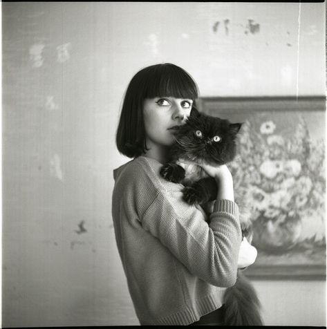 photo by Rosa de Weerd She And Her Cat, A Black Cat, Cat Photography, Cat People, 인물 사진, Crazy Cat Lady, Audrey Hepburn, 귀여운 동물, Metropolis