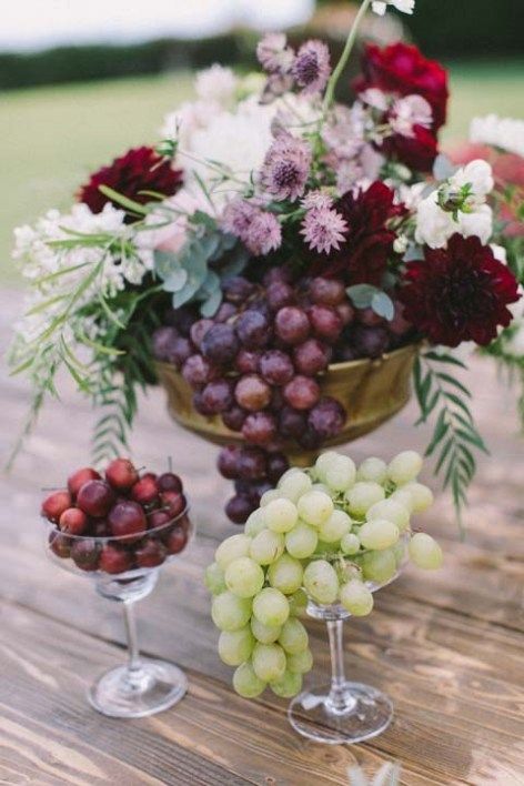 Fruits Decoration, Fruit Centerpieces, Tafel Decor, Unique Wedding Flowers, Fruit Decorations, Flower Centerpieces Wedding, Wedding Flower Arrangements, Wedding Table Centerpieces, Winery Weddings