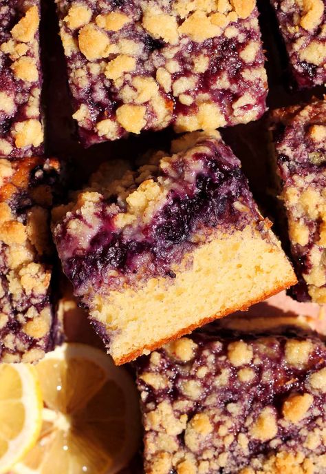 Blueberry Recipe, Lemon Loaf Recipe, Blueberry Crumb Cake, Crumb Coffee Cakes, Rustic Dessert, Crumb Cake Recipe, Blueberry Coffee, Blueberry Coffee Cake, Fruit Cakes