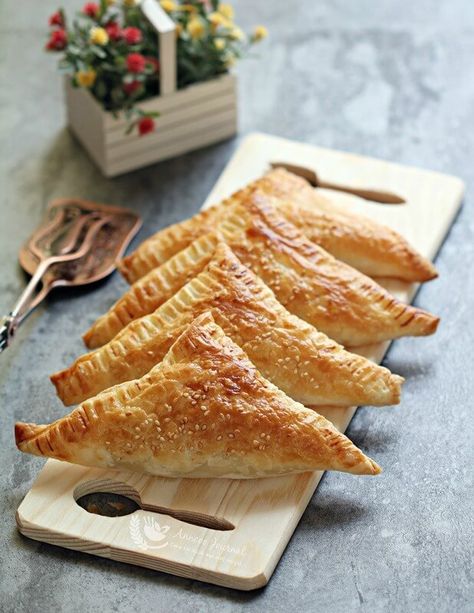 Tuna puffs Puff Pastry Photography, Fish Puff Pastry, Pastries Board, Tuna Puff Pastry Recipe, Tuna Tart, Tuna Pastry, Tuna Puff, Spicy Crunchy Tuna Roll, Lemon Posset Recipe