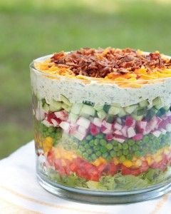 Seven-Layer Salad - a favorite that's as pretty as it is delicious - www.southernladymagazine.com Salad Coleslaw, 7 Layer Salad, Layer Salad, Seven Layer Salad, Layered Salad Recipes, Layered Salad, Cole Slaw, Salad Pasta, God Mat