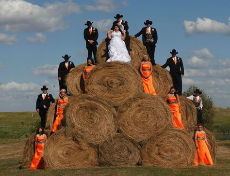 real tree country | Realtree Wedding Cake Camo Wedding Dress, Country Pics, Country Wedding Pictures, Camo Wedding Dresses, Country Western Wedding, Cute Country Couples, Relationship Pics, Western Themed Wedding, Country Style Wedding