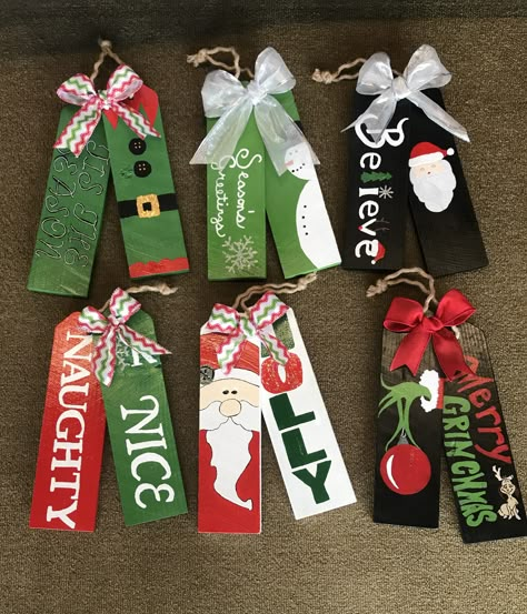 Christmas wood door tags. Easy Diy Christmas Decor, Christmas Door Hangers, Diy Christmas Decor Ideas, Diy Christmas Decor, Wood Tags, Diy Christmas Decorations Easy, Christmas Signs Wood, Christmas Wood Crafts, Easy Christmas Diy