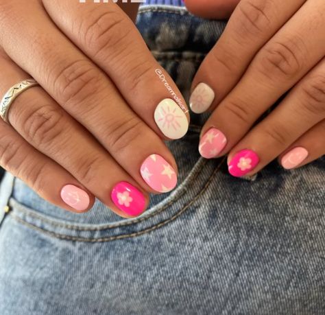 Easy Natural Nails Design, Short Funky Gel Nails, Preppy Nail Art For Short Nails, Fun Simple Summer Nails Short, Spring Natural Nail Designs, Cute Spring Nails 2024, Spring Fun Nails, Short Rounded Nail Ideas, Summer Nail Inspo Oval