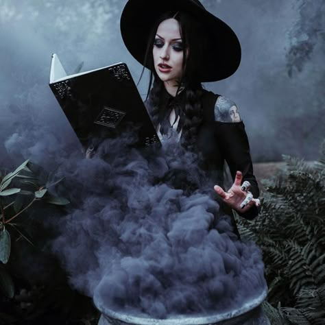 Witchy Photo Shoot, Witch Photo Shoot, Witchy Photos, Witch Shoot, Witchy Photoshoot, Halloween Photoshoot Ideas, Witch Photoshoot, Spooky Photoshoot, Spooky Shoot