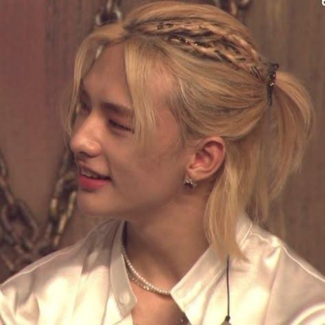 Two Ponytails, Blonde Ponytail, Blonde Braids, Straykids Hyunjin Photoshoot, Hair Icon, Hyunjin Stray Kids, Straykids Hyunjin, Drama Queen, Long Blonde Hair