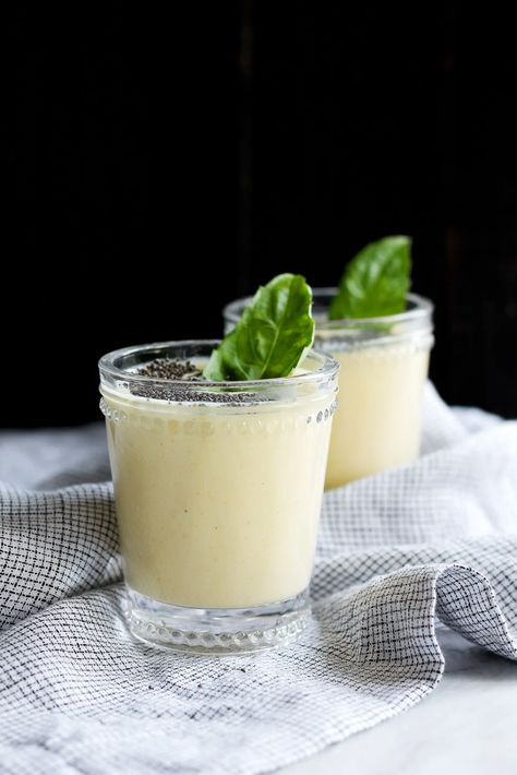 This tummy soothing smoothie is packed with pineapple, ginger, banana, turmeric, yogurt and chia seeds -- drink if you have an upset stomach! Green Goddess Smoothie, Pineapple Ginger, Prebiotic Foods, Protein Smoothies, Smoothies With Almond Milk, Ambitious Kitchen, Ginger Smoothie, Pineapple Smoothie, Upset Stomach