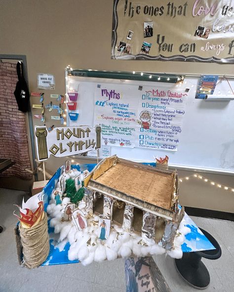 ANCIENT GREECE UNIT⚡️🏛️🏺🇬🇷 My favorite topic in history - literally EVER & I get to teach it??? We had so much fun with our Ancient Greece Unit! Here are just some things we did: 1. Read about Ancient Greece and Greek Mythology 2. Made our own models of a God or Goddess 3. Created myths about our own made up god or goddess 4. A research project on a God/Goddess of their choosing 5. Came in super excited everyday ready to learn about Ancient Greece🫶🏻 Ancient Greece School Project, Greek Mythology Projects, Ancient Greece Art Projects, Ancient Greece Display, Ancient Greece Projects, Greek Mythology Lessons, Homeschool Units, High School Project, Teacher Board