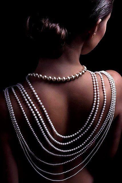 pretty pearls Wear Pearls, Pearl And Lace, Black White Photos, White Photography, Black And White Photography, Pearl Jewelry, Photography Inspiration, The Back, High Fashion