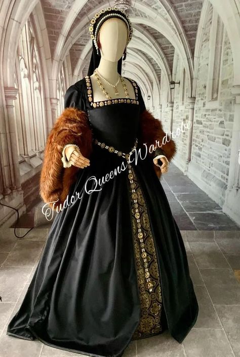 Tudor Queens Wardrobe French Traditional Dress, Tudor Fashion Women, Gable Hood, Tudor Gown, The Cotswolds England, Tudor Dress, Hoop Dress, Tudor Fashion, Royalty Dress