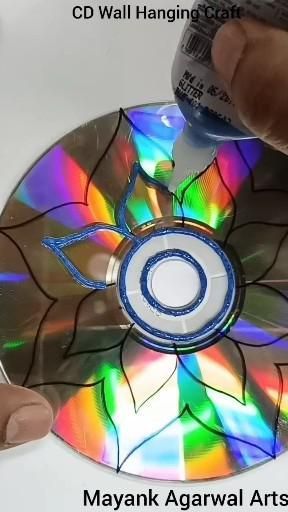 Cd Wall Hanging, Recycled Cd Crafts, Diy Cd, Cd Crafts Diy, Old Cd Crafts, Cd Wall, Cd Diy, Old Cd, Vans Shoe