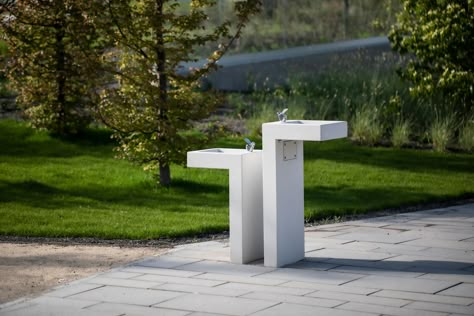 Outdoor Drinking Fountain, Concrete Outdoor Furniture, Drinking Water Fountain, Drinking Fountains, Fountain Design, Concrete Furniture, Drinking Fountain, Urban Furniture, Disabled People