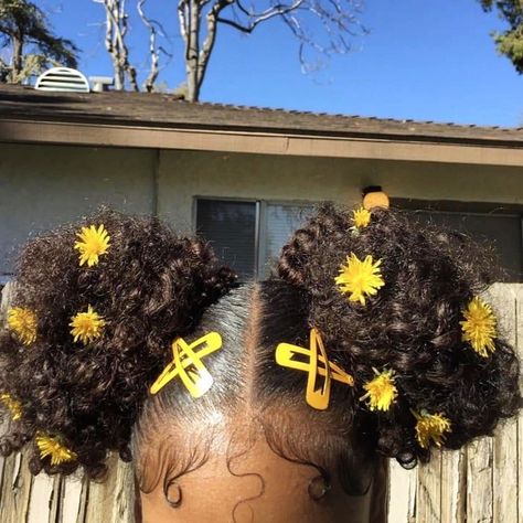 #hairstyles #hairclips #ambrealertt #beautyblogger #beautyblog #beautysupply #melaninpoppin #hairbarrettes #hairaccessories #protectivestyles #productreview #followme #linkinbio #linkinprofile Hair Clips 90s, Curly Hair Accessories, Quick Natural Hair Styles, Cute Curly Hairstyles, Girls Natural Hairstyles, Braid Out, Hairdos For Curly Hair, Natural Curls Hairstyles, Natural Hair Styles Easy