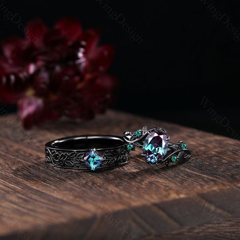 Introducing a mesmerizing two piece couple ring set, Vintage Alexandrite Couples Ring Set Gothic Black Gold His and Hers Wedding Band Mens Princess cut Ring Twig Branch Bridal Promise Ring Set, Women and a Men's beautifully crafted wedding bands, perfect for those making it the perfect choice for any proposal. -----Ring Information----- Metal Type: 925 sterling silver, 10K/14K/18K Solid Gold, Platinum ✦ Her Ring Center stone: Lab alexandrite Stone size: 6x8mm oval cut  Side stone: Emerald (messa His And Hers Wedding Rings, Meteorite Wedding Rings, Princess Cut Ring, Twig Branch, Couples Ring, Promise Ring Set, Cute Engagement Rings, Alexandrite Stone, Couples Ring Set