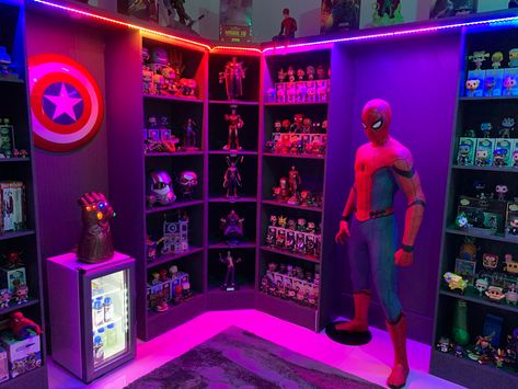 Marvel Room Ideas, Marvel Decor, Marvel Bedroom, Deco Cinema, Avengers Room, Marvel Room, Geek Room, Nerd Room, Home Cinema Room