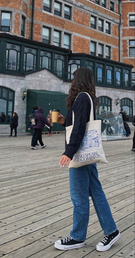 Tote Bag Outfit Aesthetic, Outfit Totebag, Tote Bag Aesthetic Outfit, Cloth Tote Bags, College Tote Bag, Tote Bag Outfit, Converse Outfit, College Looks, Shadow Pictures