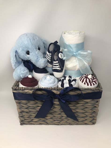 Regalos Baby Shower Originales, Creative Gift Baskets, Girl Gift Baskets, Baby Shower Gift Box, Idee Babyshower, Baby Basket, Baby Shower Baskets, Baby Shower Crafts, Baby Gift Hampers