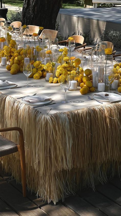 Boho Chic Wedding Decoration, Table Decorations Yellow, Wedding Decoration Boho, Boho Chic Aesthetic, Dinner Party Decorations, Boho Table, Yellow Party, Aesthetic Wedding, Tablescape Inspiration