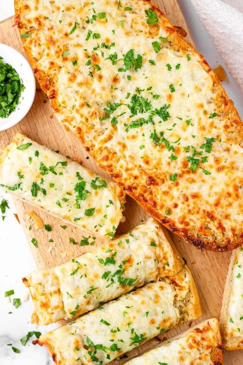 Cheesy Garlic Bread! This easy homemade cheesy garlic bread is loaded with flavor and cheesy goodness on soft Italian bread. Garlic bread is the perfect side dish for an Italian dinner. Homemade Cheesy Garlic Bread, Cheesy Garlic Bread Recipe, Bread Garlic, French Bread Loaf, Asian Side Dishes, Vegetarian Italian, Garlic Bread Recipe, Cheesy Garlic Bread, Bread Salad