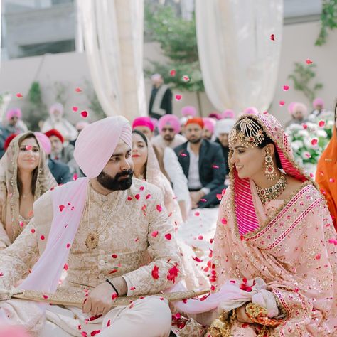 Navjot Singh Sidhu's Son Gets Married In Patiala - ShaadiWish Pink Punjabi Wedding, Traditional Bridal Jewelry, Punjabi Couple, Royal Brides, Punjabi Wedding, Pink Vibes, Married Couple, Peach Pink, Beautiful Bride