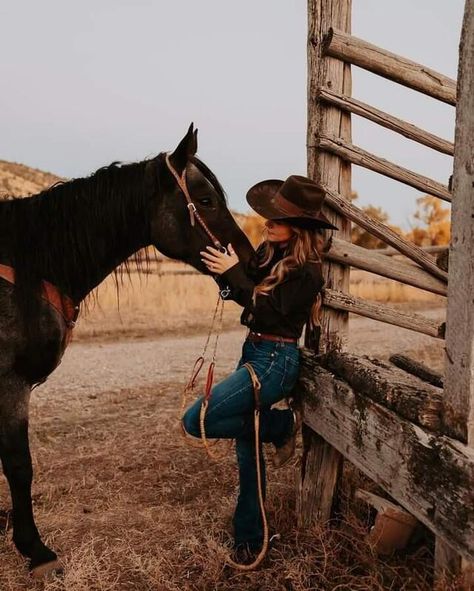 (99+)MeWe - The Next-Gen Social Network Cowgirl Senior Pictures, Horse Photoshoot Ideas, Equine Photography Poses, Western Photo Shoots, Horse Senior Pictures, Cute Senior Pictures, Horse Photography Poses, Foto Cowgirl, Senior Photoshoot Poses