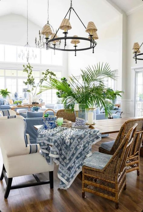 Hamptons Style Dining Room, Hallway Nook Ideas, Summer Boards, Hamptons Style Living Room, Blue And White Dining Room, Hamptons Interior Design, Grandmother Aesthetic, Farm Estate, Blue And White Living Room