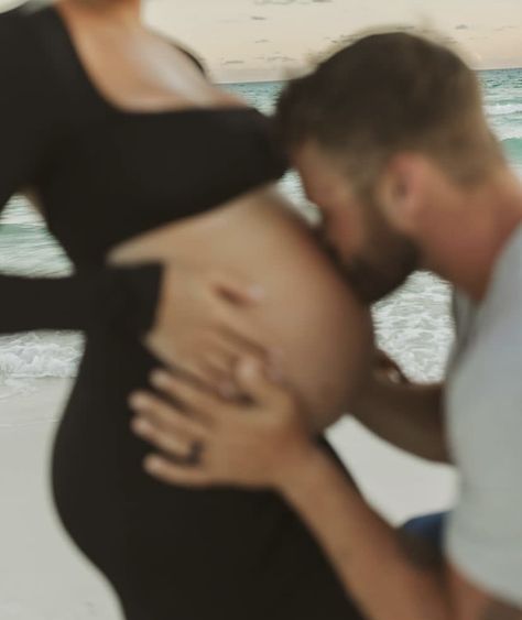 Romantic Maternity Shoot, Two Piece Maternity Outfit Photoshoot, Pregnancy Photos At The Beach, Pregnancy Shoot Beach, Pregnancy Announcement Beach, Weekly Pregnancy Photos, Pregnancy Couple, Pregnancy Aesthetic, Maternity Shoot Beach