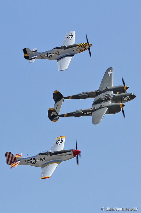 2 p-51 mustangs and a p-38 lightning Ww2 Fighter Planes, Photo Avion, Wwii Fighter Planes, Wwii Airplane, Old Planes, Wwii Fighters, Vintage Planes, Wwii Plane, Military Airplane