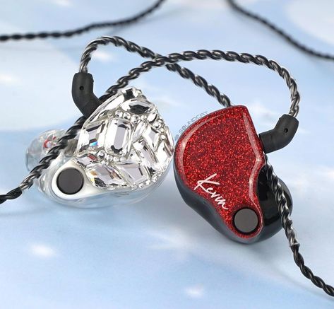 In Ear Monitors Aesthetic Black, Red In Ear Monitor, Ear Piece Kpop, Shifting Help, Idol Life, Kpop Shifting, Ear Monitors, Music Supplies, Ear Piece