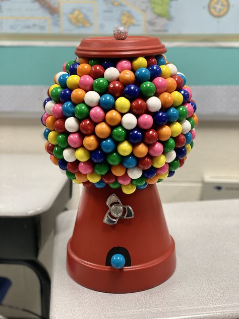 Turn a pumpkin into a gum ball machine! Bubblegum Machine Pumpkin, Gumball Pumpkin, Gumball Machine Pumpkin, Pumpkin Gumball Machine, Book Pumpkins, Pumpkins Painting, Story Book Pumpkin, Daycare Curriculum, Turkey Project