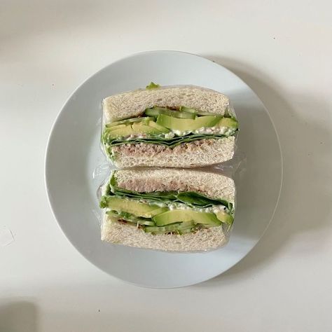 Avocado Tuna, Healthy Lunch Snacks, Healthy Food Dishes, Makanan Diet, Healthy Food Motivation, Healthy Lifestyle Food, Think Food, Food Is Fuel, Lunch Snacks