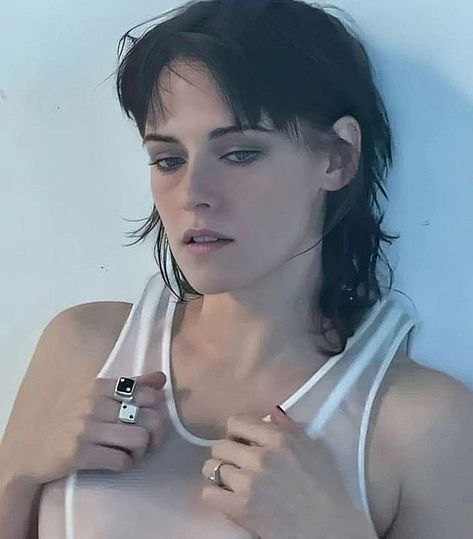 Kristen Stewart Masculine, Kirsten Stewart 2024, Kirsten Stewart Mullet, Kristin Stewart Hair, Kristin Stewart Short Hair, Kirsten Stewart Hair, Long Masculine Hairstyles For Women, Long Queer Haircuts, Kristen Stewart Mullet