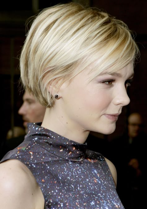 Celebs with Platinum Blonde Hair Carey Mulligan, Long Pixie, Platinum Blonde Hair, Short Haircut, Pixie Bob, Short Blonde, Short Blonde Hair, Short Pixie, Platinum Blonde