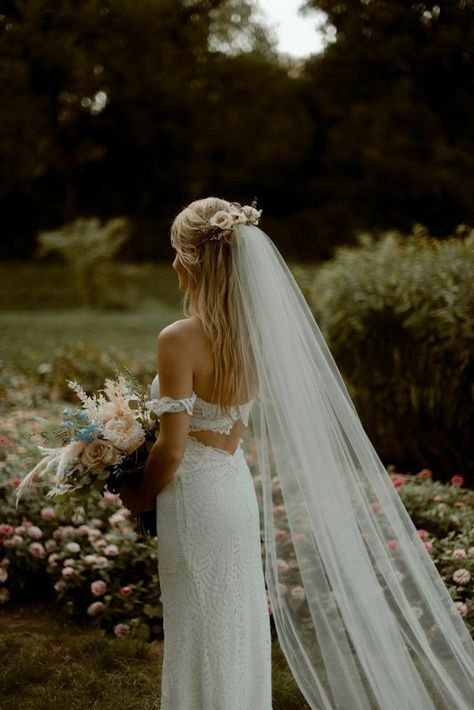 Boho Wedding Dress Veil, Wedding Hair Flowers With Veil, Bridal Hair Flowers With Veil, Veil Under Hair Half Up, Bohemian Wedding Hair With Veil, Bridal With Veil Hairstyles, Bridal Hair Flowers And Veil, Flower Bride Hairstyles, Flower Hair With Veil