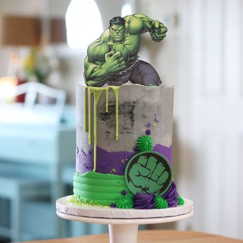 Hulk Themed Cake, Spidey And Hulk Cake, Hulk Birthday Party Cake, Hulk And Spiderman Cake, The Hulk Cake, Hulk Cake Ideas, Bolo Do Hulk, Hulk Smash Cake, Hulk Birthday Cake