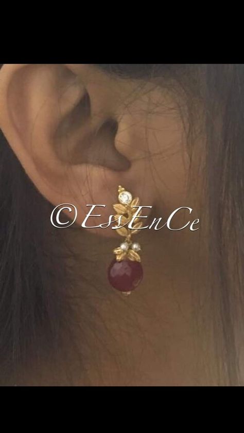 Changable Earrings Gold, Daily Wear Earrings Gold Indian Hangings, Gold Ear Tops Design, Black Beads Ear Rings Gold, Daily Wear Earrings Gold Indian, Gold Earrings Designs For Daily Use, Daily Use Gold Earrings Indian, Kalamkari Skirts, Daily Wear Gold Earrings