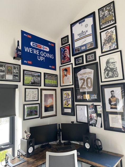 Sports Office Decor Ideas, Sports Gallery Wall, Trophy Display Ideas, Sports Office Decor, Football Bedroom Decor, Sports Cave, Art Room Inspiration, Running Room, Soccer Room