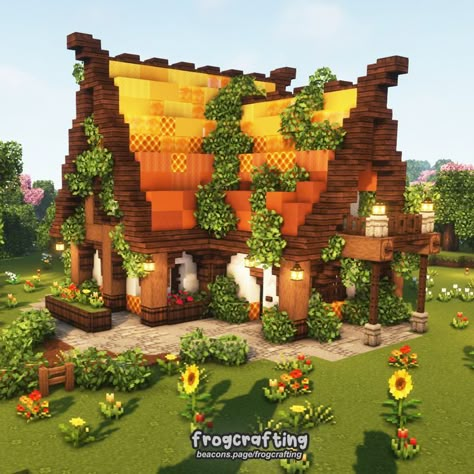 Minecraft Bee Keeper House, Battle Arena Minecraft, Minecraft Village Inspiration, Minecraft Yellow House, Colorful Minecraft Houses, Minecraft Cottage Core Builds, Minecraft Cottagecore Village, Colorful Minecraft Builds, Cute Little Minecraft Houses