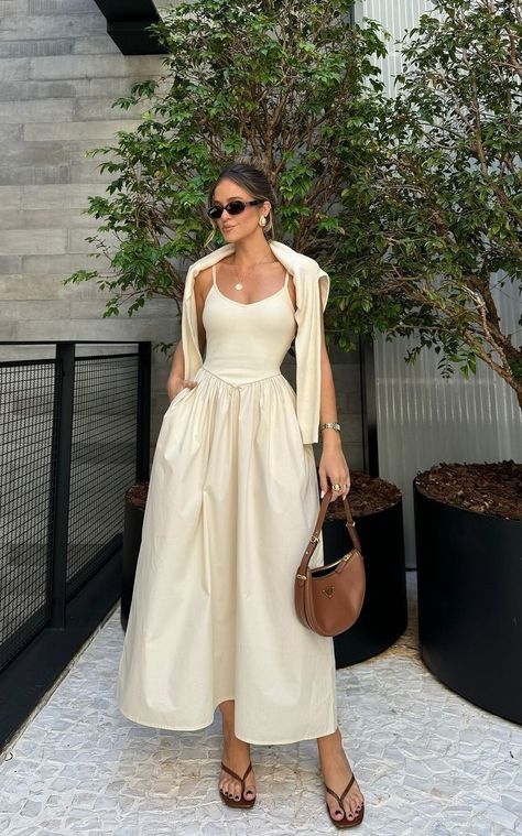 Neutral Brunch Outfit, Posh Summer Outfits, Girly Elegant Outfits, Casual White Dress Outfit, Outfits For Rome In May, European Dresses Classy, Europe Dress, Italian Riviera Fashion, Quiet Luxury Dress