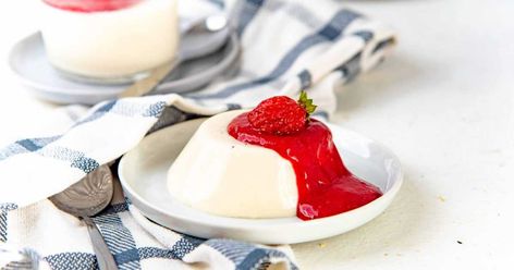 A perfect fool proof panna cotta that is so easy to make! The only classic panna cotta recipe you will need plus variations! Ultra creamy, and every bite melts in your mouth! Best Panna Cotta Recipe, Berry Coulis, Vanilla Panna Cotta, Panna Cotta Recipe, Preppy Kitchen, Berry Sauce, Roasted Strawberries, Make Ahead Desserts, Cake Decorating Videos