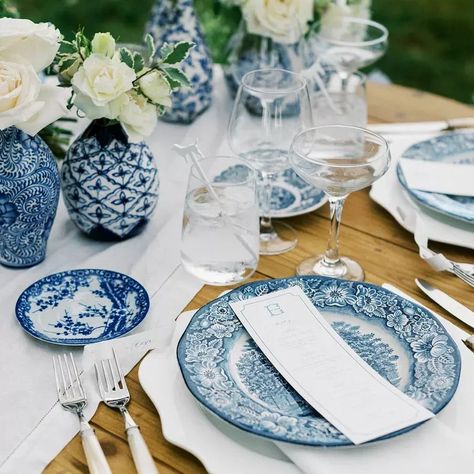 Blue Chinoiserie plates at a "something blue"-themed bridal shower Wedding Stationery Ideas, Baby Blue Wedding, Blue Wedding Stationery, Chinoiserie Wedding, Wedding Trivia, Wedding Glassware, Bridal Shower Balloons, Fun Bridal Shower Games, Stationery Ideas