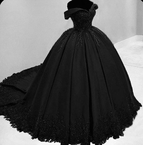 Ball Gown Sweet 16, Black Quinceanera Dresses, Black Wedding Gowns, Sweet 16 Dress, Dresses Quince, Black Ball Gown, Pretty Quinceanera Dresses, Quince Dress, Dark Wedding