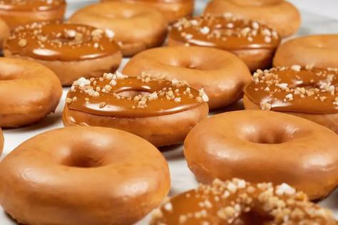 How to Make Caramel Glazed Donuts? Salted Caramel Donut Glaze, Krispy Kreme Bread Pudding, Caramel Doughnuts, Glazed Donuts, Glazed Doughnuts, Caramel Crunch, How To Make Caramel, Caramel Glaze, Cream Pie Recipes