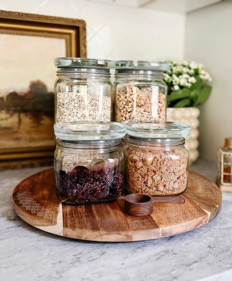 Oatmeal Station Bar, Cereal Bar Kitchen, Granola Station, Cereal Station At Home, Oatmeal Station, Breakfast Station Ideas, Cereal Station, Oatmeal Bar, Breakfast Station