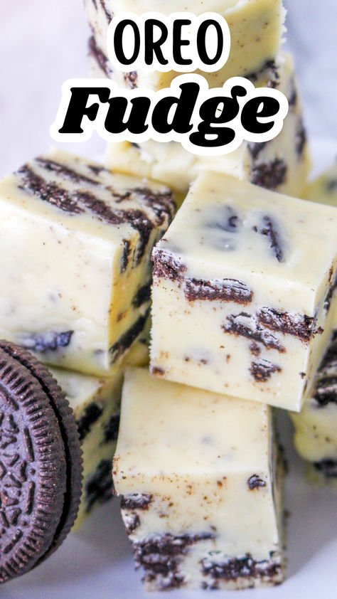 When it comes to easy desserts that impress, Oreo Fudge takes the crown. This rich, creamy treat combines velvety white chocolate with the irresistible crunch of everyone’s favorite cookie—Oreos. Cookies Made With Oreos, Desserts To Make With Oreos, White Chocolate Oreo Fudge, Oreo Cookie Fudge, Easy Oreo Desserts, Oreo Fudge Recipe, White Chocolate Oreos, Deep Fried Oreos, Oreo Cookie Recipes