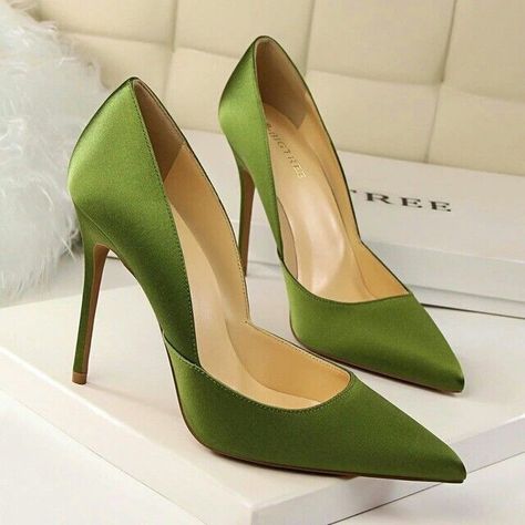 High Heels Classy, Dr Shoes, High Heel Dress, Heels Classy, Party Heels, Satin Pumps, Womens Wedding Shoes, Fashion High Heels, Heel Shoes