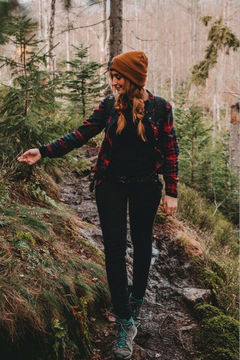 Hiking Winter Outfit, Outdoor Adventure Outfit, Fall Camping Outfits, Hiking Attire, Engagement Shoot Outfit, Outdoor Outfits, Northwest Style, Hiking Outfits, Fall Forward