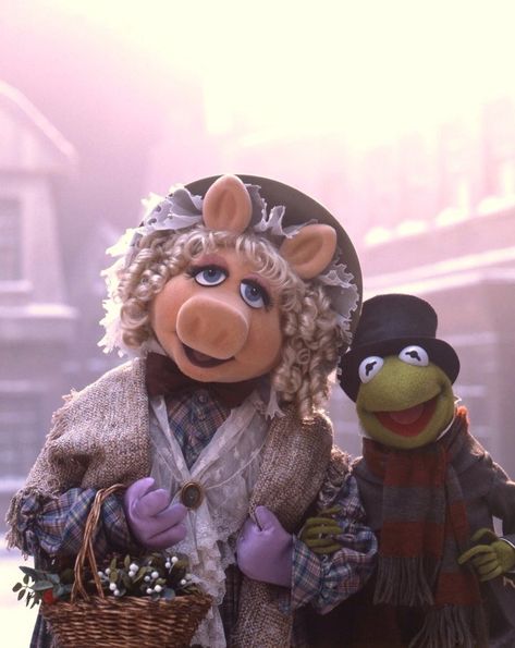 Muppet Pictures on X: "https://t.co/YJub1EZcLL" / X Shuffle Ideas, Carol Movie, Muppet Mayhem, Ms Piggy, The Muppet Christmas Carol, Norman Rockwell Prints, Charles Dickens Christmas, Muppets Christmas, Muppet Christmas